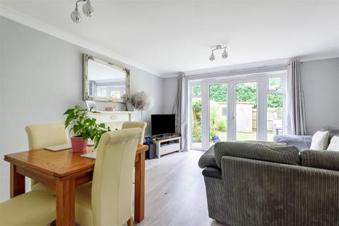 7 Forest Mews, Horsham, RH12 4GG