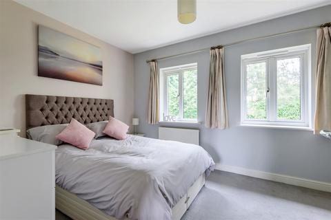 7 Forest Mews, Horsham, RH12 4GG