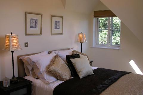 2 bedroom apartment to rent - The Lodge, Packhorse Road, Gerrards Cross, Buckinghamshire, SL9