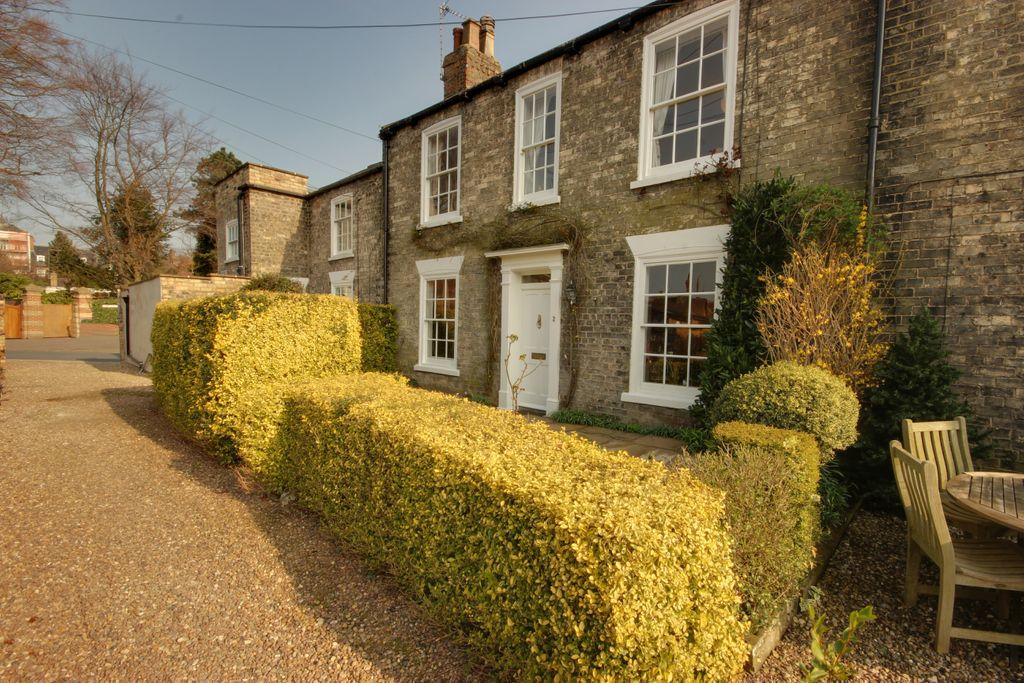 Willow Grove, Beverley HU17 8DS 2 bed terraced house £425,000