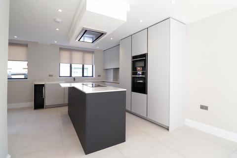 3 bedroom semi-detached house to rent, Sun Lane, London