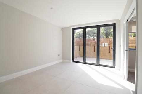 3 bedroom semi-detached house to rent, Sun Lane, London