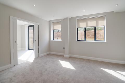 3 bedroom semi-detached house to rent, Sun Lane, London