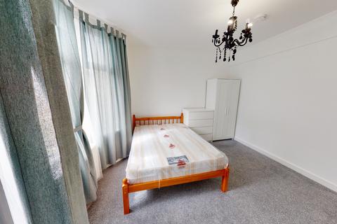 5 bedroom house share to rent, Leith Road (R1)