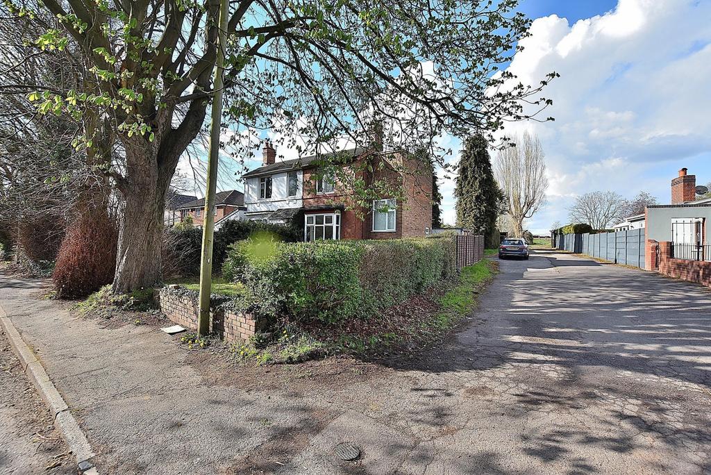 Langley Road, Wolverhampton 2 bed house £250,000