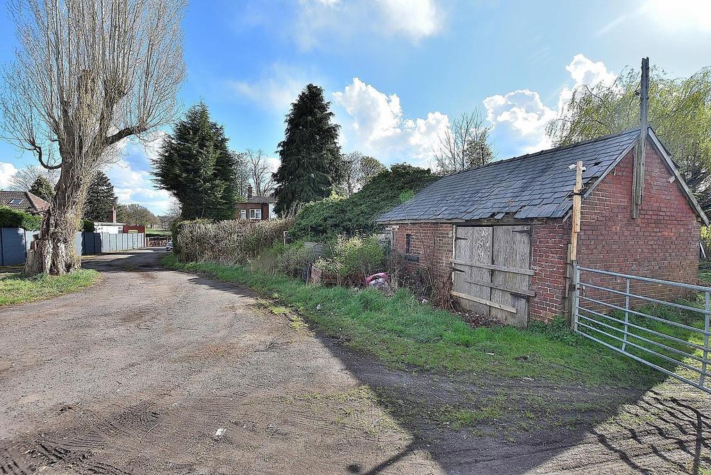 Langley Road, Wolverhampton 2 bed house £250,000