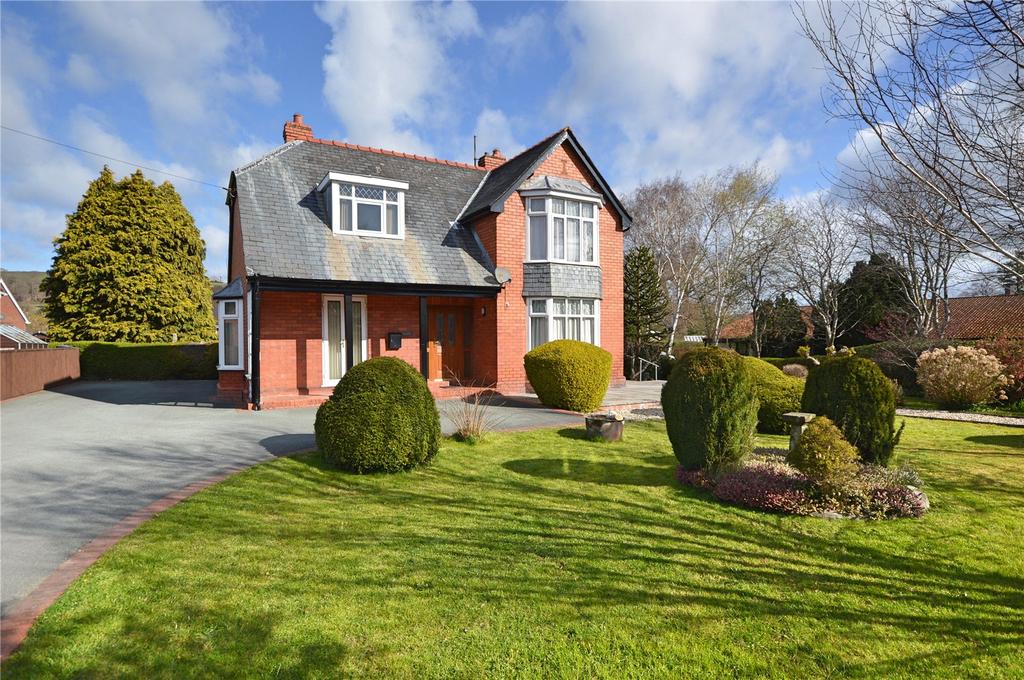 Delfan, Llanidloes Road, Newtown, Powys, SY16 4 bed detached house for