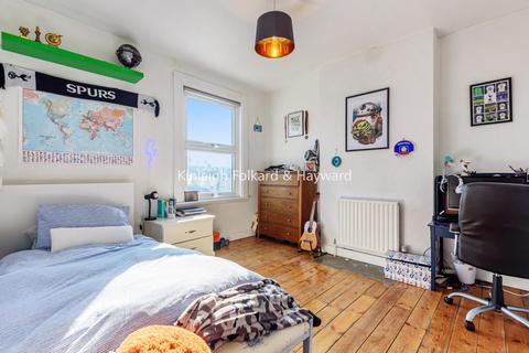82 Fordel Road, London, SE6 1XR