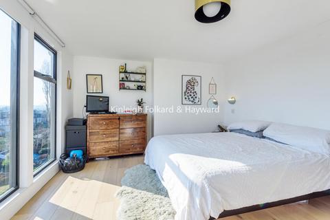 82 Fordel Road, London, SE6 1XR