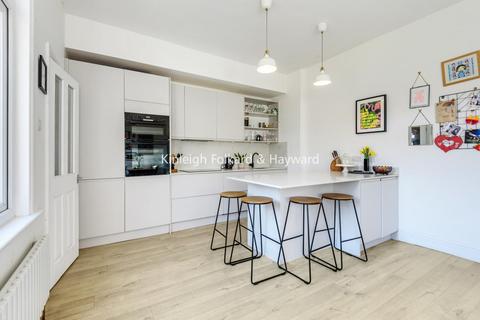 82 Fordel Road, London, SE6 1XR