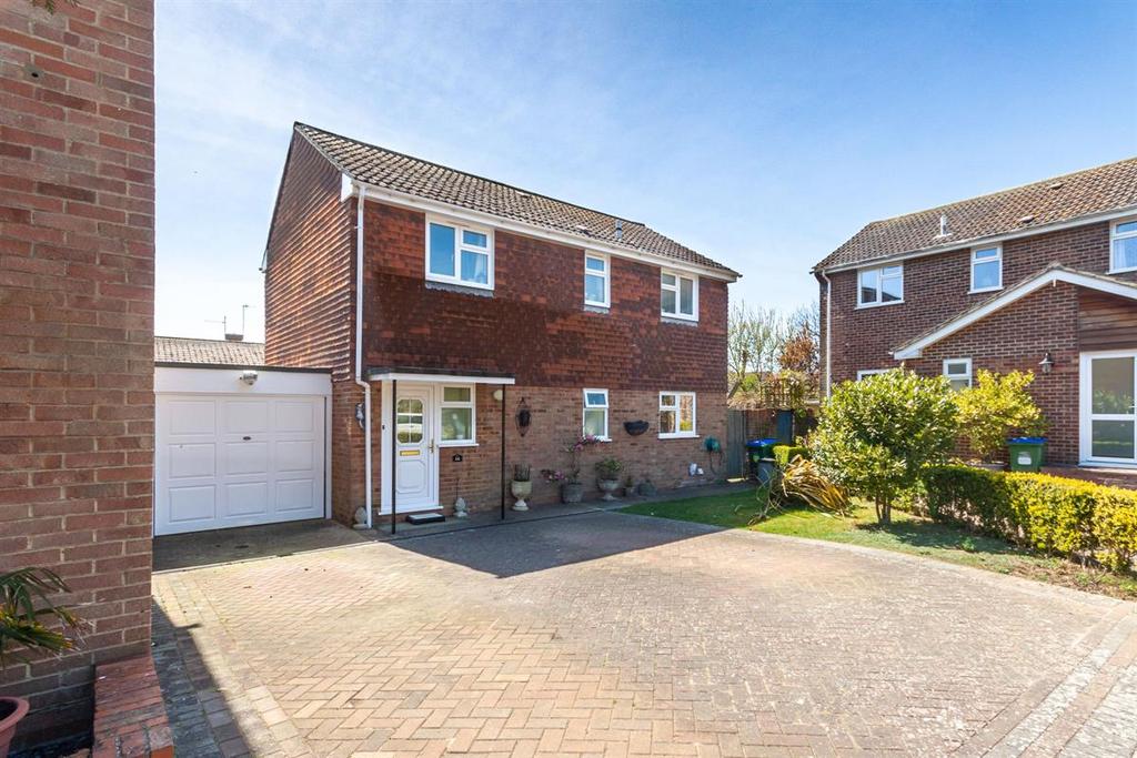 Rosemary Close, Peacehaven 3 bed detached house £435,000