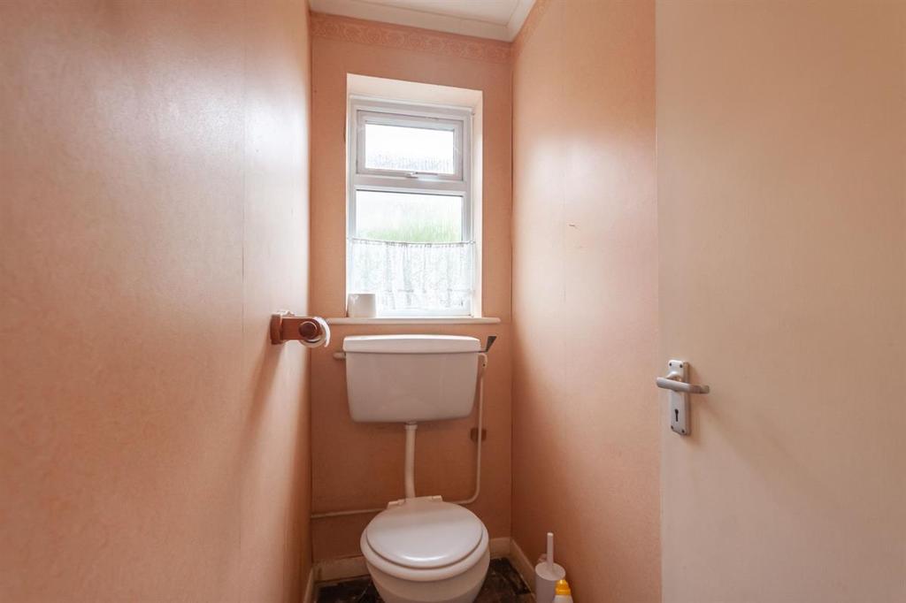 Richington Way, Seaford 2 bed bungalow £285,000