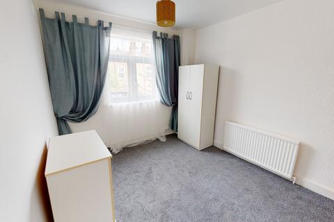 1 bedroom in a house share to rent, Leith Road (R3)