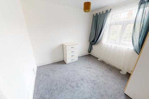 1 bedroom in a house share to rent, Leith Road (R3)