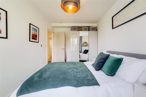 2 bedroom flat to rent, West Hill, London
