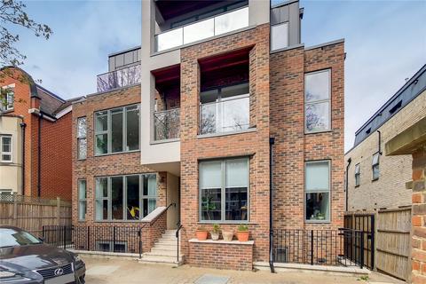 2 bedroom flat to rent, West Hill, London