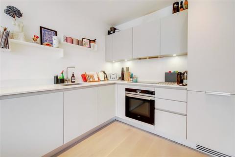 2 bedroom flat to rent, West Hill, London