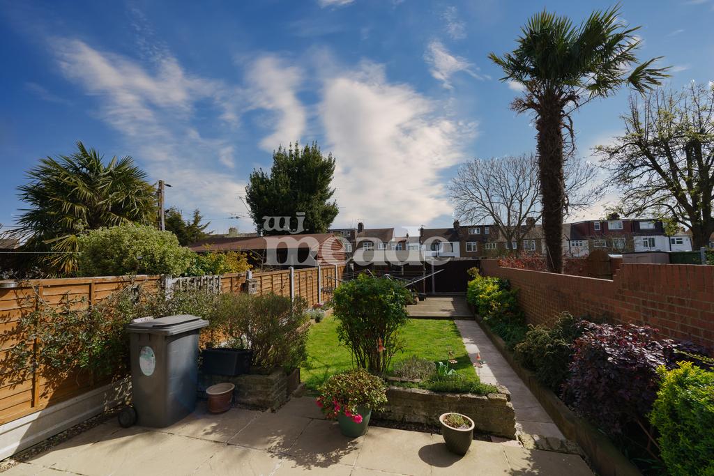 Coolgardie Avenue, Highams Park, E4 4 bed terraced house £635,000