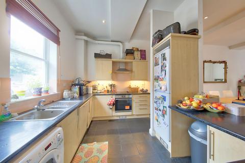 3 bedroom terraced house to rent, Regis Place, Brixton SW2
