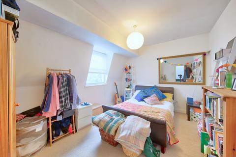 3 bedroom terraced house to rent, Regis Place, Brixton SW2
