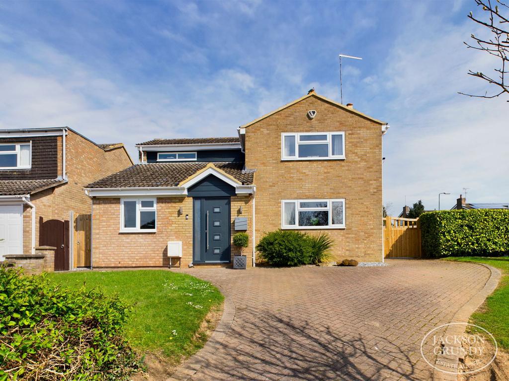 Lyne Walk, Hackleton, Northampton NN7 2BW 3 bed detached house £460,000