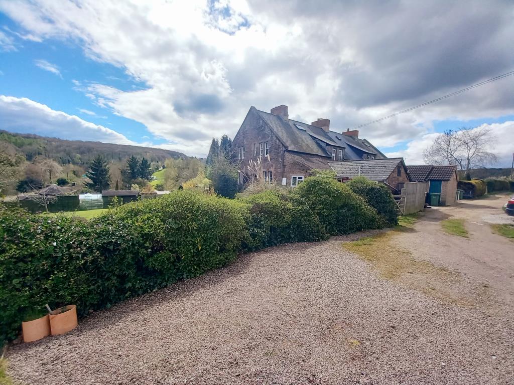 HopeUnderDinmore, Herefordshire, HR6 2 bed end of terrace house £