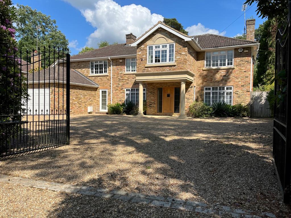 RAVENSDALE ROAD, SOUTH ASCOT, BERKSHIRE, SL5 9HL 5 bed detached house