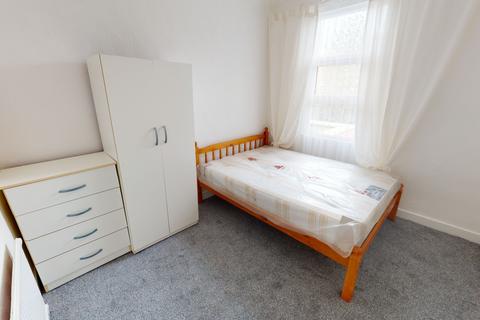 1 bedroom in a house share to rent, Leith Road (R4)