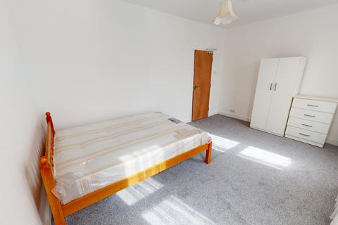 1 bedroom in a house share to rent - Leith (R5)