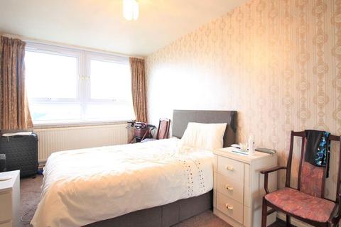 44, Sheringham Tower Baird Avenue, Southall, UB1 3NE