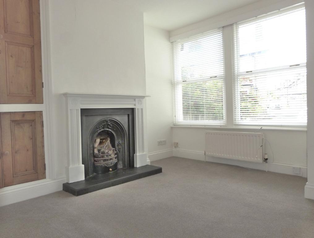 Coronation Grove, Harrogate, HG2 2 bed terraced house £850 pcm (£196 pw)