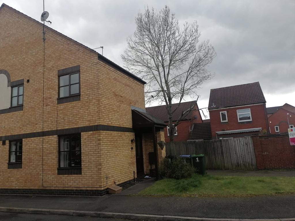 Hawkins Croft, Tipton, West Midlands... 1 bed semidetached house £595 pcm (£137 pw)