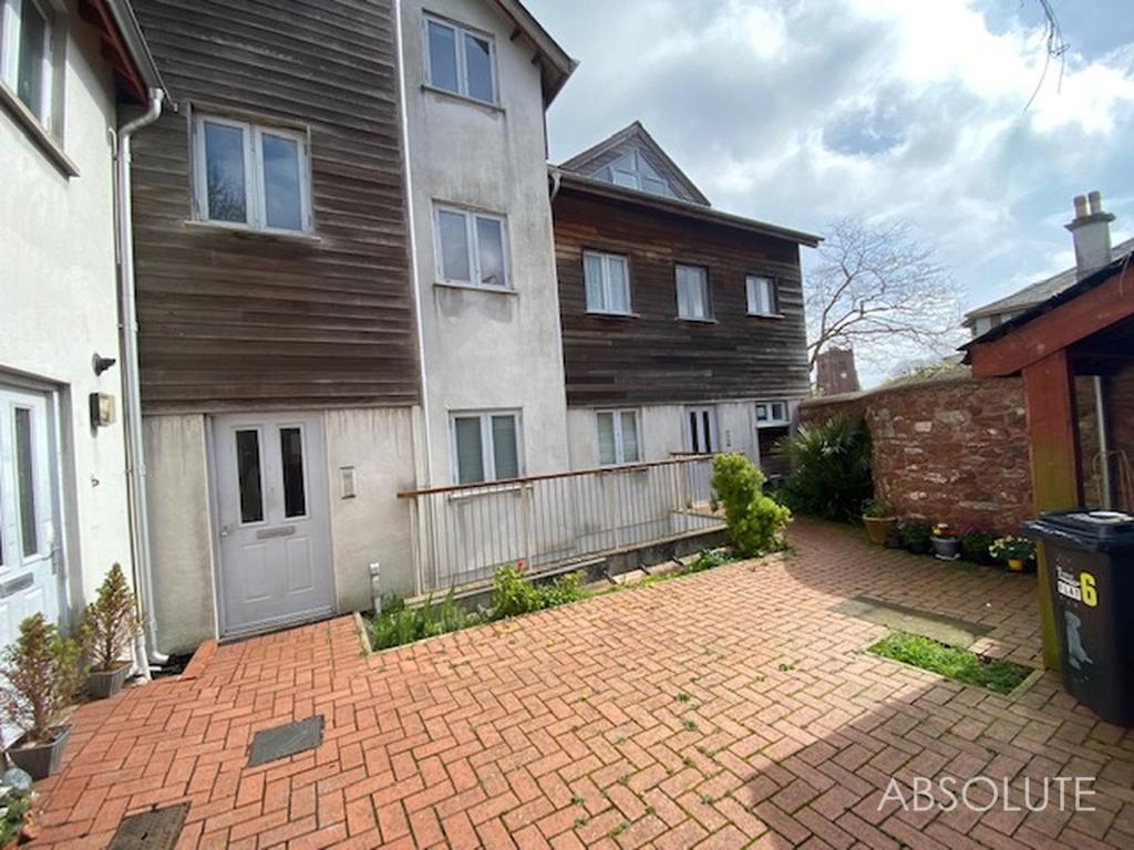 Winner Street, Paignton, Devon, TQ3 2 bed flat £145,000