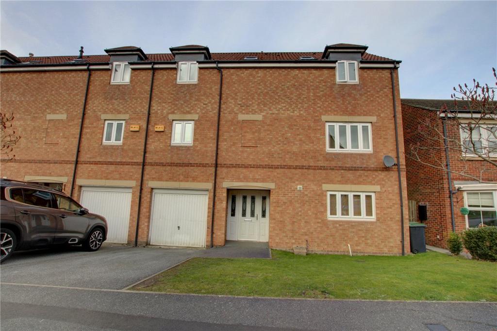 Murray Park, Stanley, County Durham, DH9 4 bed semidetached house £