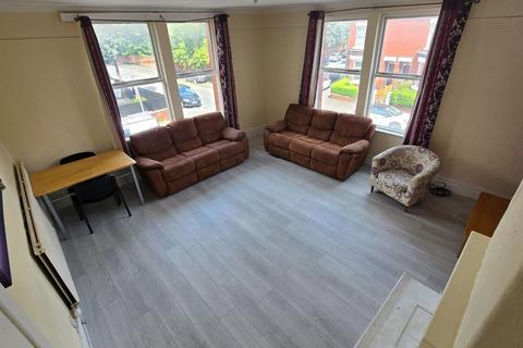 6 bedroom detached house to rent, Belgrave Avenue, Manchester