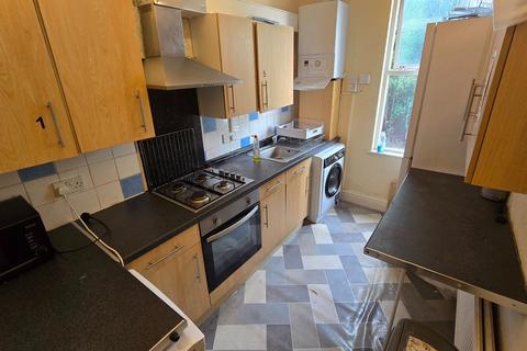6 bedroom detached house to rent, Belgrave Avenue, Manchester