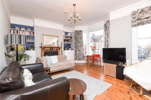 72a Chestnut Grove, London, SW12 8JJ
