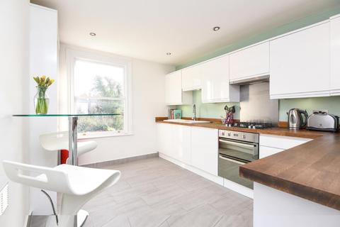 72a Chestnut Grove, London, SW12 8JJ