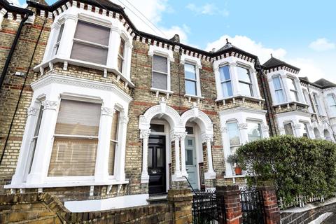 72a Chestnut Grove, London, SW12 8JJ