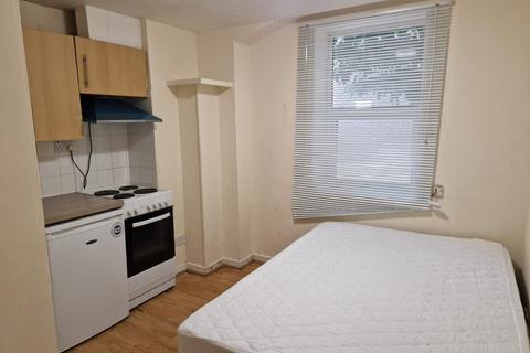 Studio to rent, Flat C, Guildford House, - Guildford Street, Luton