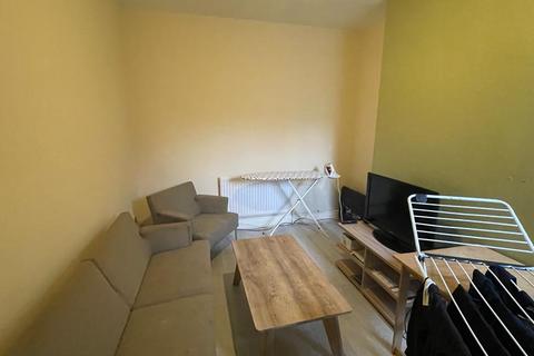 5 bedroom end of terrace house to rent - Laindon Road, Manchester M14 5DP