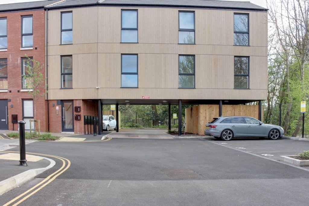 Fairway View, Reddish, Stockport SK5 6GD 2 bed flat £850 pcm (£196 pw)
