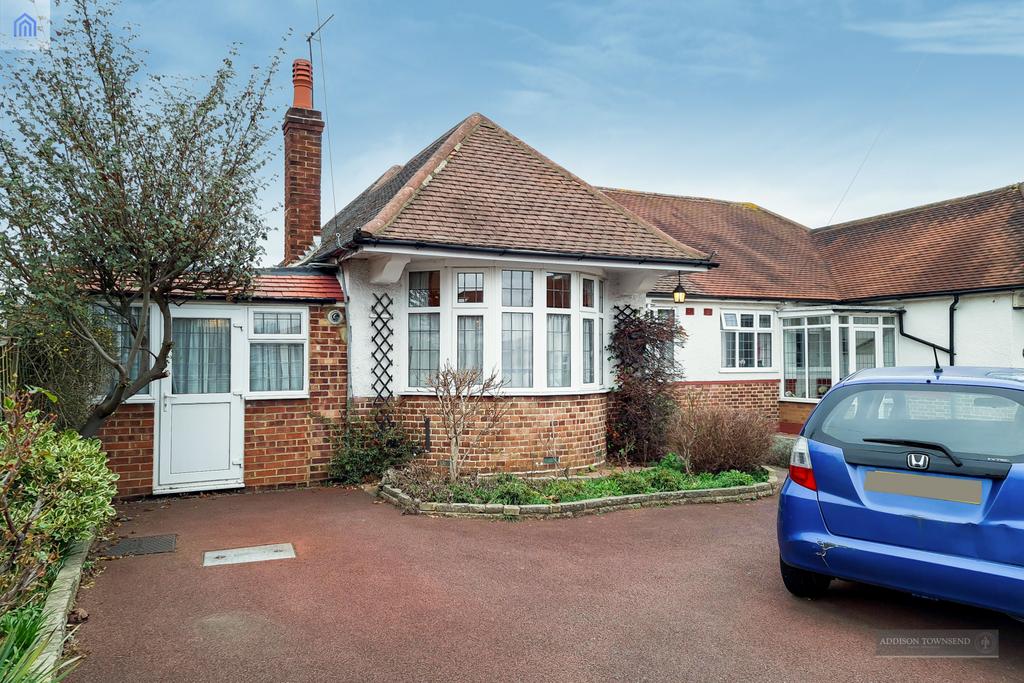 Cranleigh Gardens, N21 2 bed semidetached bungalow for sale £800,000