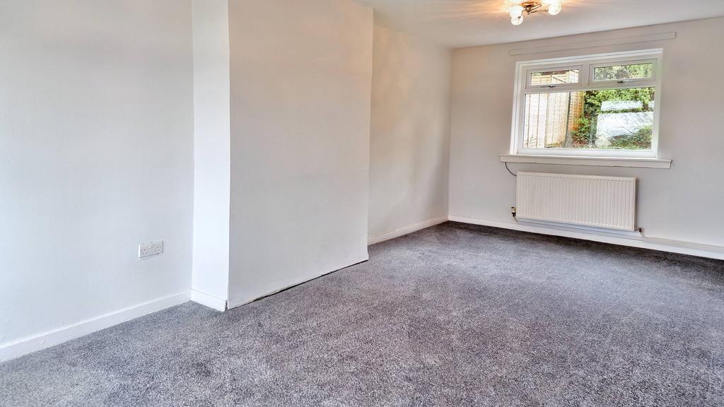 Fenwick Drive, Barrhead G78 3 bed semidetached villa £130,000