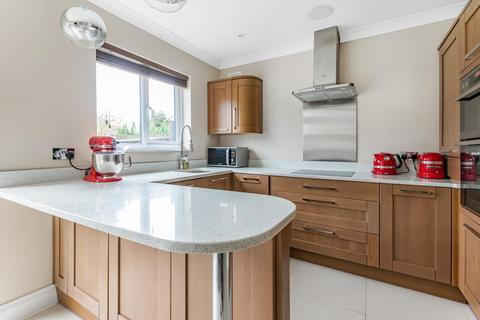 18 Elmstead Avenue, Chislehurst, BR7 6EQ