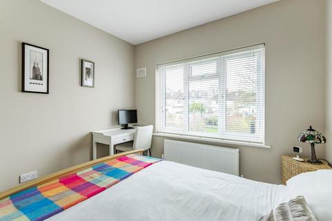 18 Elmstead Avenue, Chislehurst, BR7 6EQ