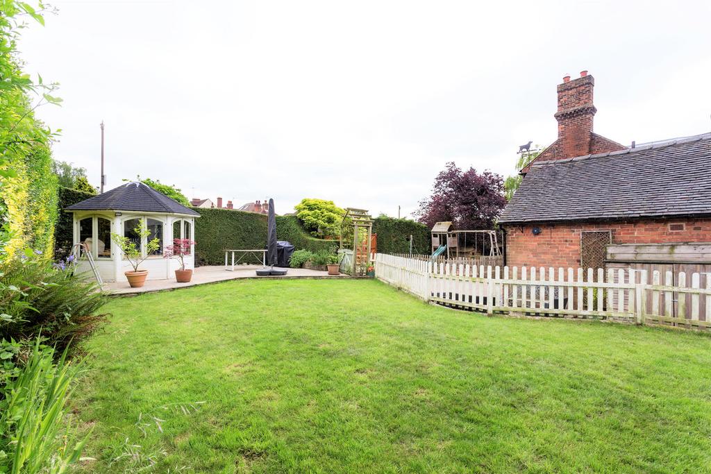 The Green Road, Ashbourne, DE6 4 bed cottage £525,000