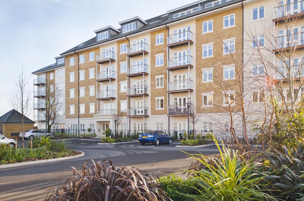 Park Lodge Avenue, West Drayton UB7 2 bed apartment £290,000
