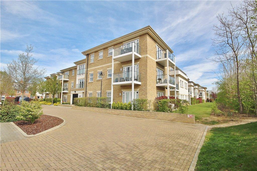 Dyas Road, SunburyonThames, Surrey, TW16 2 bed apartment £375,000