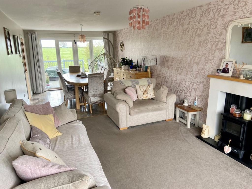 Lounge/dining room